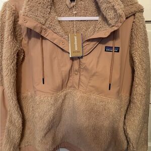 Patagonia Beige Fleece Jacket